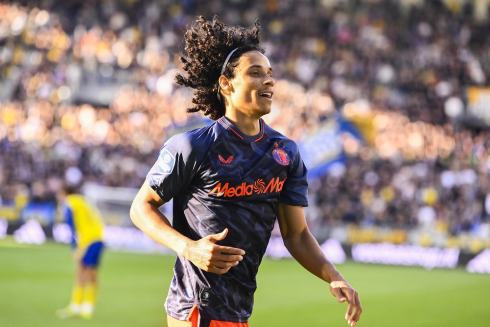 Ảnh bài viết Arsenal tranh tiền vệ Gjivai Zechiel với Chelsea