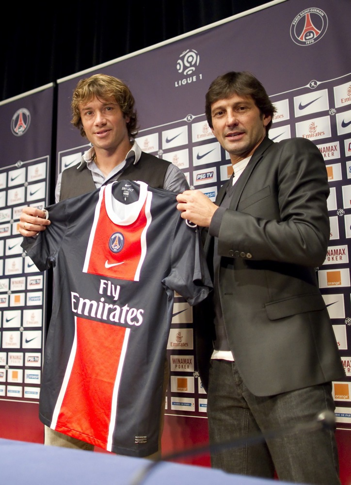 Diego Lugano khi mới đến PSG. Ảnh: EPA.