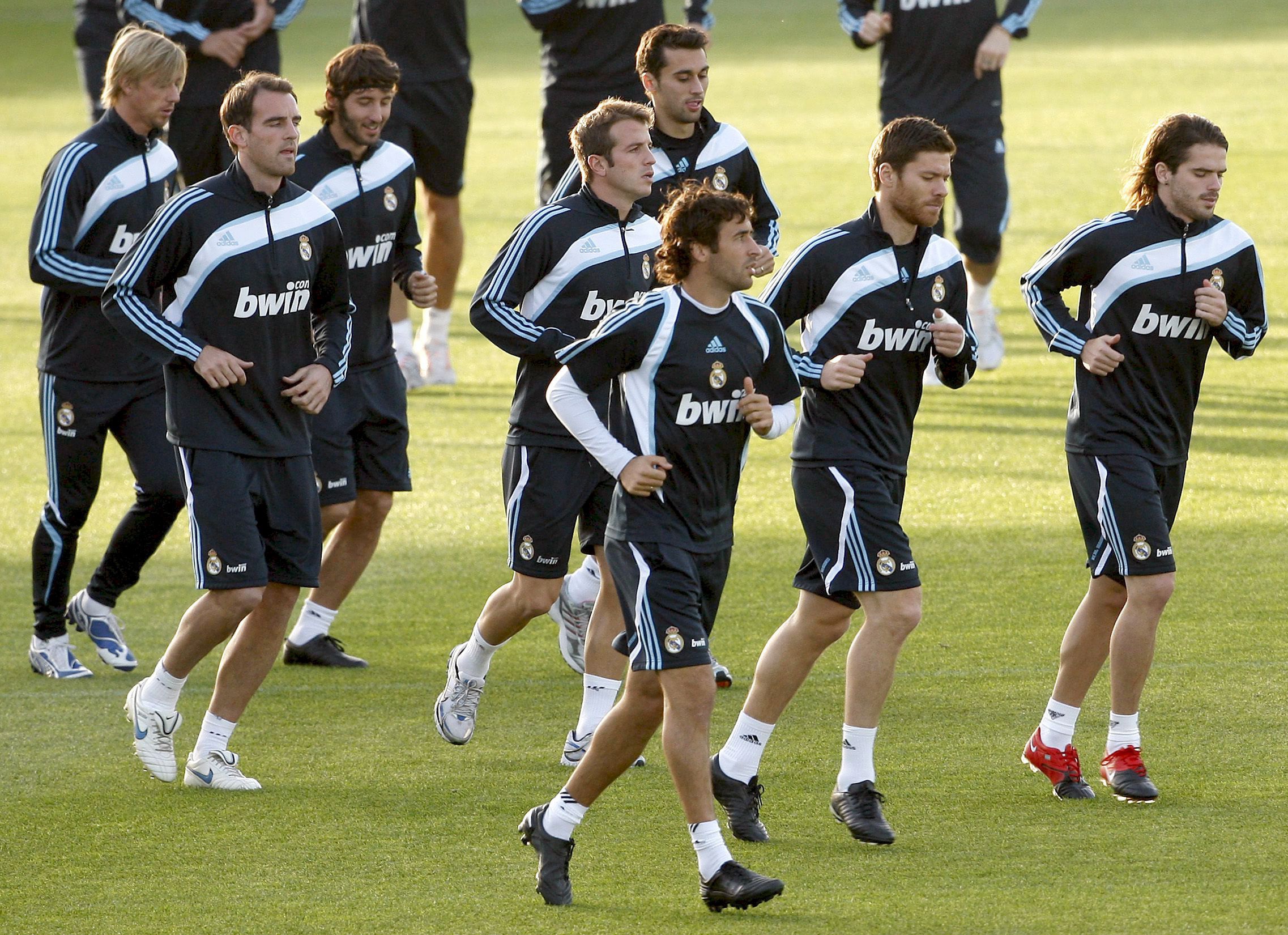 Nh&atilde;n quan chiến thuật gi&uacute;p Alonso c&agrave;n qu&eacute;t tuyến giữa Real. (Ảnh: EPA Images)