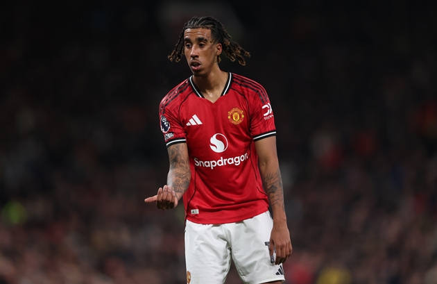 Ảnh bài viết Man Utd ra tối hậu thư về tương lai của Leny Yoro