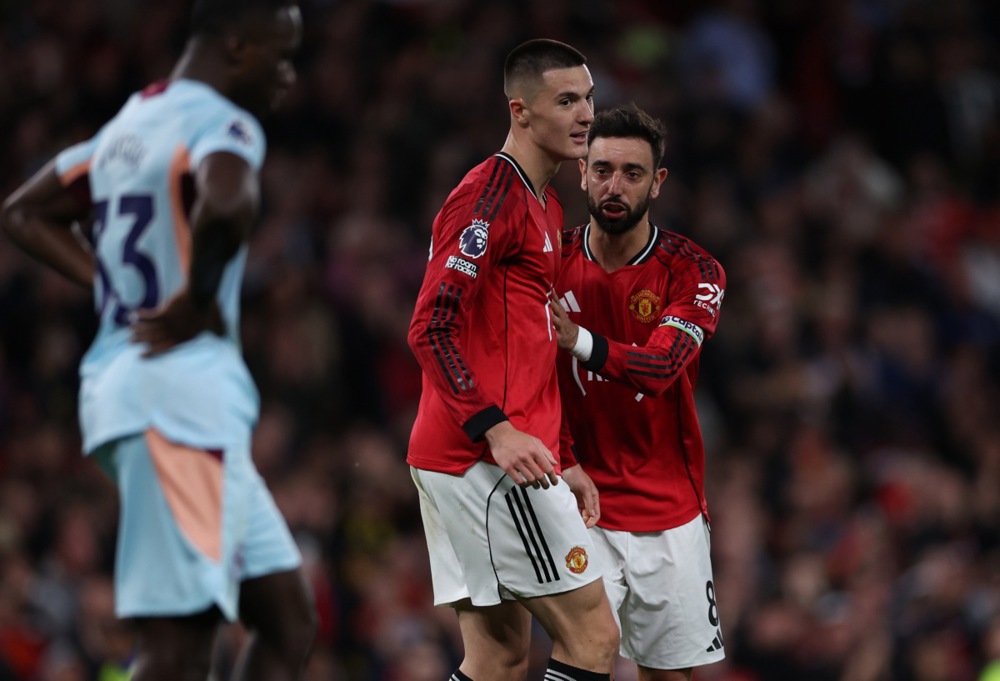 Man Utd đang trả gi&aacute; v&igrave; kh&ocirc;ng mua tiền đạo dự ph&ograve;ng cho Sesko. Ảnh: EPA IMAGES. 