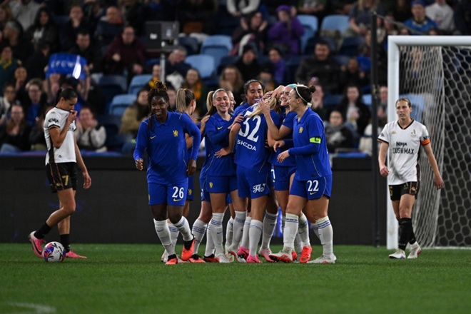 Chelsea tạo điều kiện để c&aacute;c cầu thủ của m&igrave;nh thực hiện mong muốn l&agrave;m mẹ. Ảnh: EPA.