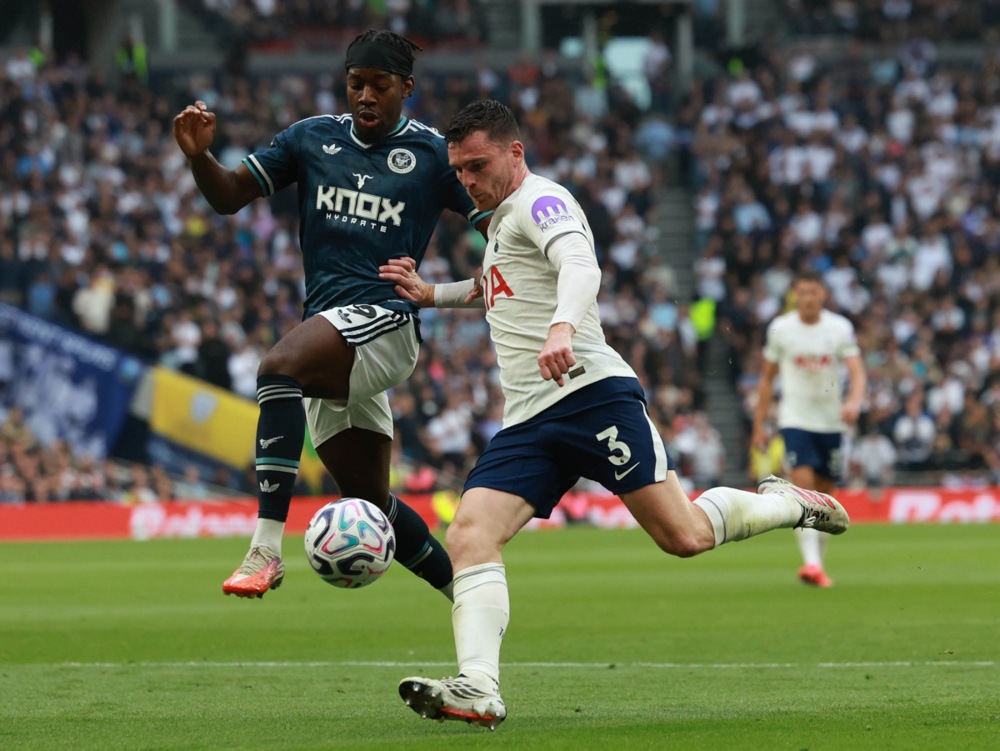 Robertson ph&acirc;n t&iacute;ch về t&igrave;nh h&igrave;nh ở Tottenham. Ảnh: EPA IMAGES. 