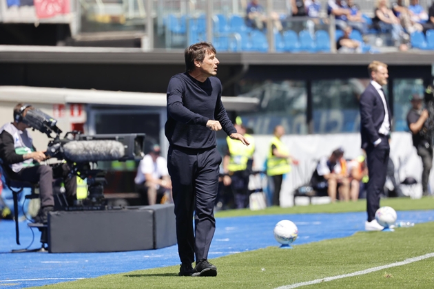 Chọn Conte l&agrave; canh bạc với Man United. Ảnh: EPA