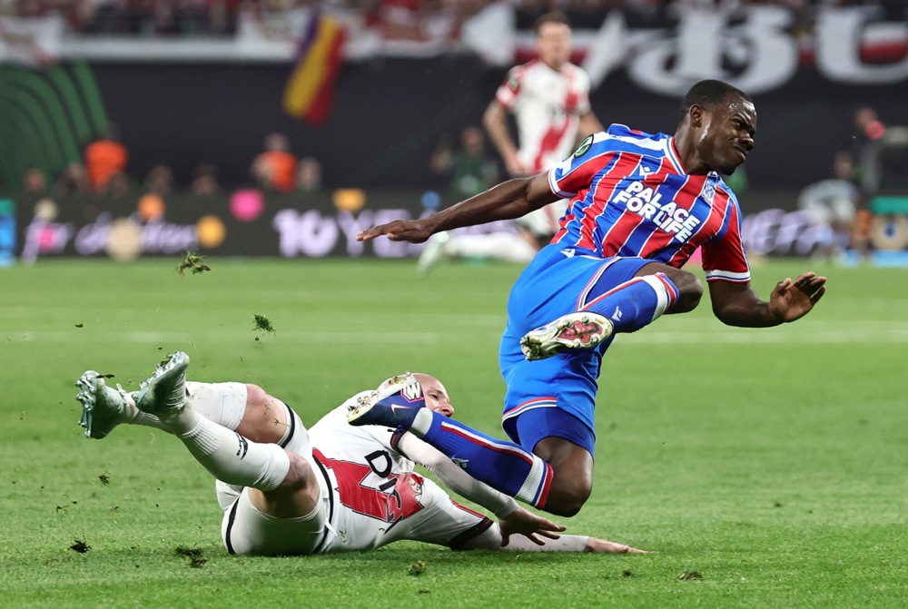 Ảnh bài viết Hậu vệ trái khiến MU, Liverpool, Chelsea mê mẩn