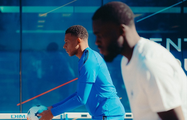 Ảnh bài viết Lý do Mbappe không thể khoác áo tuyển Pháp đến tuổi 41 như Ronaldo