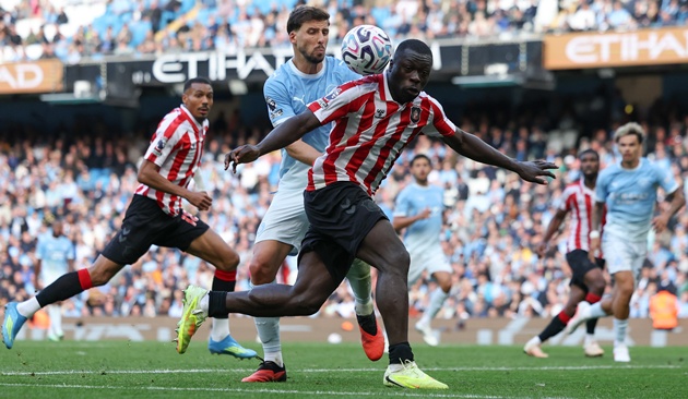Ảnh bài viết Toàn thắng 5 trận, Man City có thực sự an toàn ở ngôi đầu?