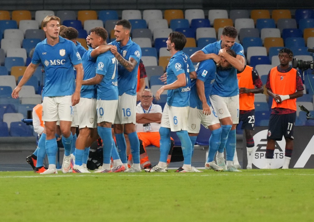 Gi&aacute; trị đội h&igrave;nh Napoli c&oacute; sự sụt giảm. Ảnh: EPA.