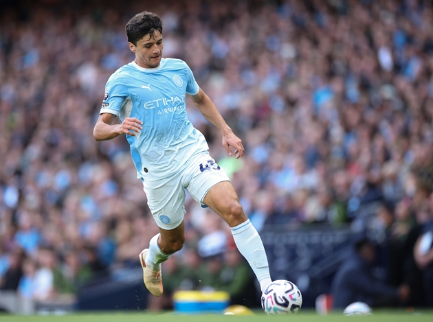 Ảnh bài viết Chelsea theo sát trung vệ Khusanov của Man City