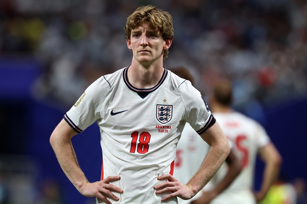 Gordon v&agrave; c&aacute;c đồng đội từng thất bại trước T&acirc;y Ban Nha tại World Cup 2026. Ảnh: EPA