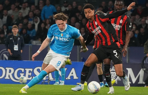 Ảnh bài viết Vượt qua bệnh tim, McTominay trở lại tập luyện tại Napoli
