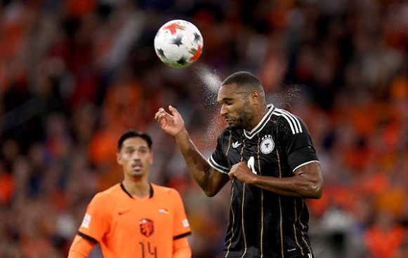Jonathan Tah (5/10): L&agrave; thủ lĩnh h&agrave;ng thủ nhưng Tah thiếu đi sự quyết liệt cần thiết. Anh su&yacute;t ch&uacute;t nữa trở th&agrave;nh 