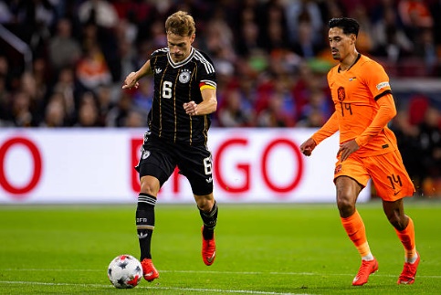 Joshua Kimmich (7/10): Đ&oacute;ng vai tr&ograve; 