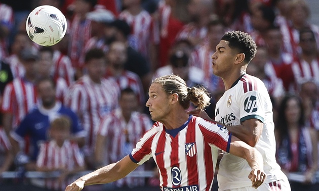 Real Madrid đang rối loạn sau trận thua Atletico. (Ảnh: EPA Images)