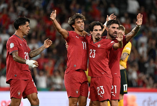 Tiền đạo: Joao Felix (8.4) Ngôi sao tấn công thi đấu nổi bật nhất trận. Di chuyển linh hoạt và đầy đột biến, anh kết liễu trận đấu ở phút 22 bằng một pha xoay người dứt điểm hiểm hóc từ khoảng cách 20m, không cho thủ thành đối phương bất kỳ cơ hội cản phá nào. (Ảnh: Alex Juarez/Anadolu via Getty Images)