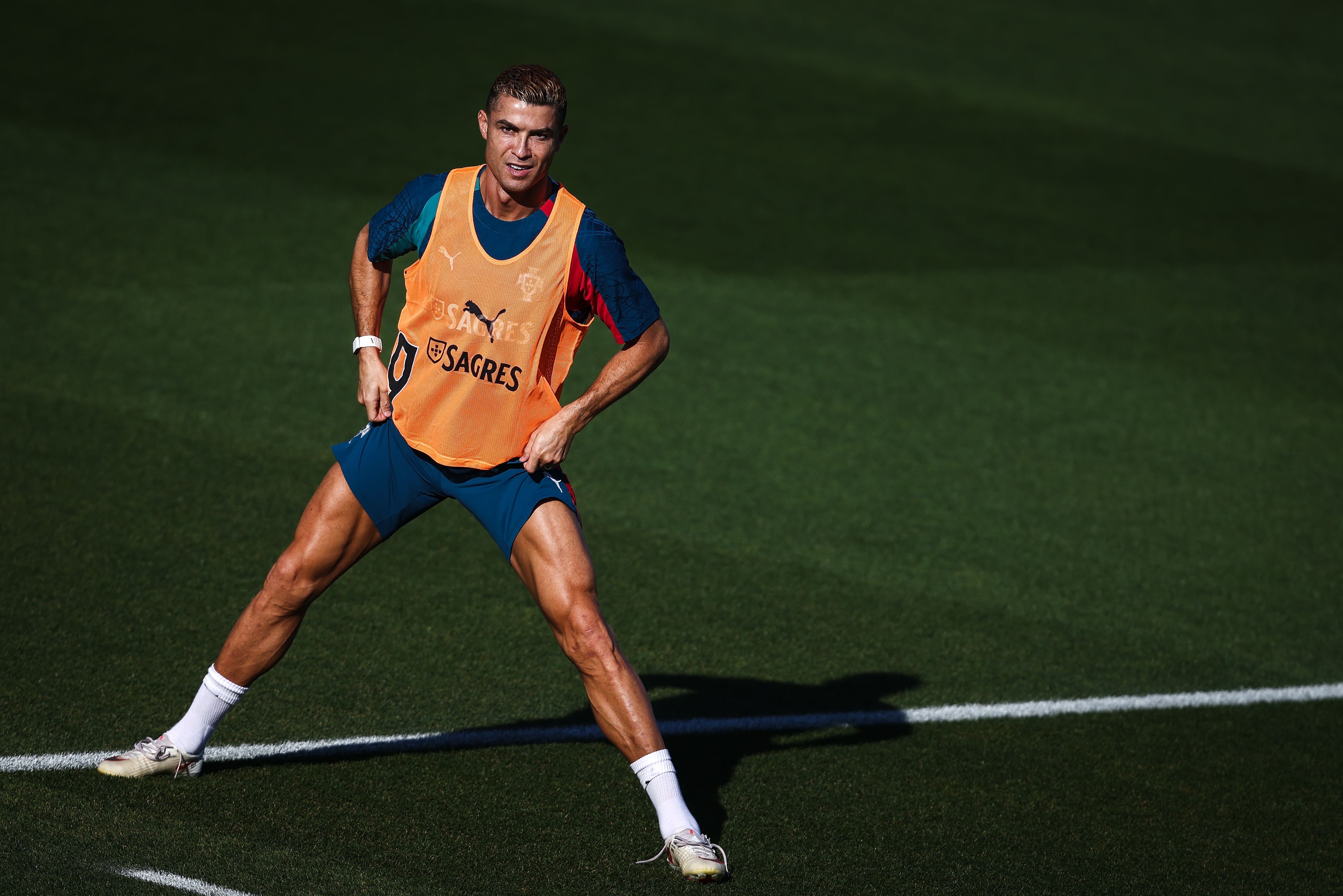 Ronaldo xây dựng thói quen nghỉ ngơi phù hợp lịch thi đấu. (Ảnh: EPA Images)