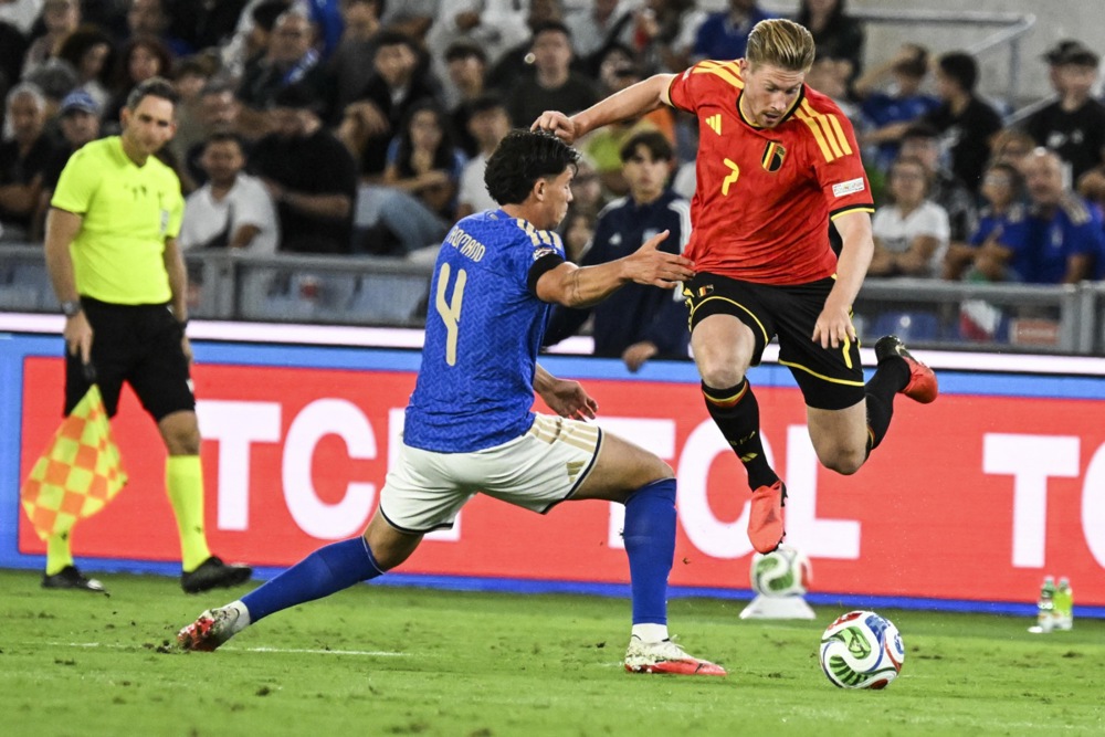 Đẳng cấp của De Bruyne là không phải bàn cãi. Ảnh: EPA.