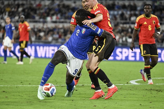 Moise Kean (6.8): Động cơ di chuyển tích cực trên hàng công nhưng hoàn toàn bế tắc trước hàng thủ đối phương.

Francesco Pio Esposito (6.1): Màn trình diễn dưới trung bình, bỏ lỡ cơ hội ngon ăn và không tạo được sức ép lên khung thành Bỉ. Ảnh: Giuseppe Maffia/NurPhoto via Getty Images.

Nicolo Cambiaghi (7.4): Là điểm sáng hiếm hoi trên hàng công với các tình huống đi bóng xông xáo nhưng thiếu sự hiệu quả cuối cùng. Ảnh: Jan De Meuleneir / Photonews via Getty Images.Ảnh: EPA
