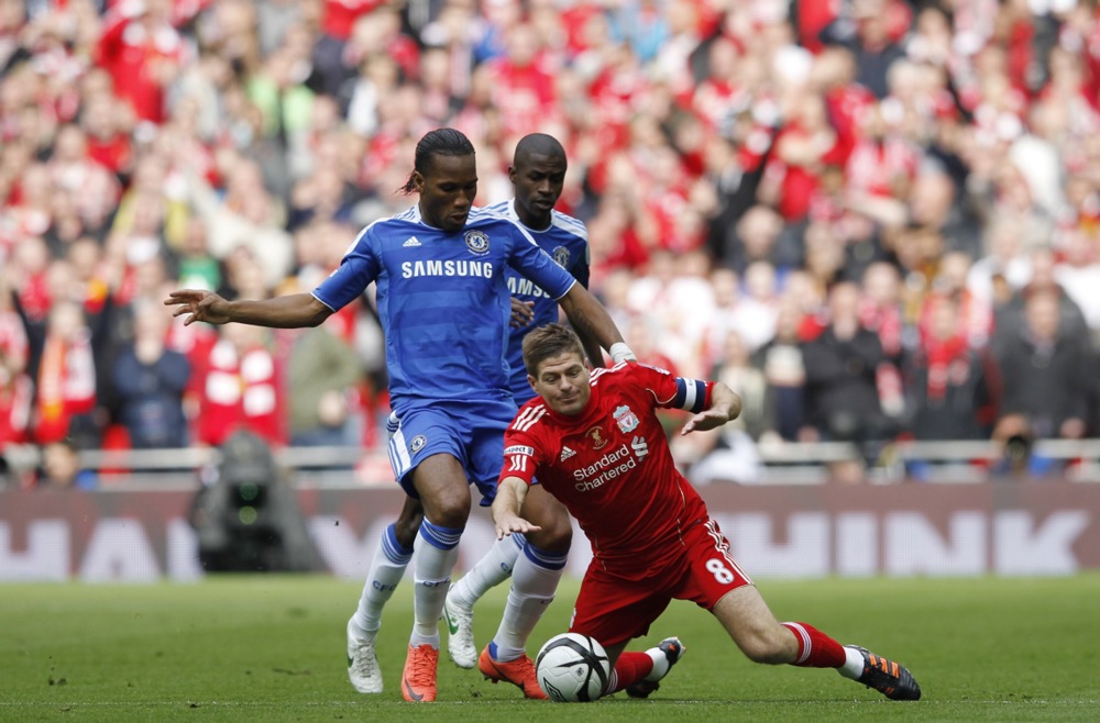 Theo The Sun, Steven Gerrard có thể sẽ được trao danh hiệu Ngoại hạng Anh mùa giải 2013-14. Ảnh: EPA.