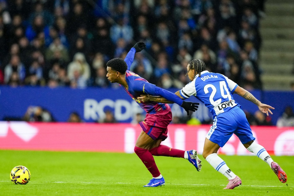 Ảnh bài viết MU lên kế hoạch giải cứu Alejandro Balde khỏi Barca