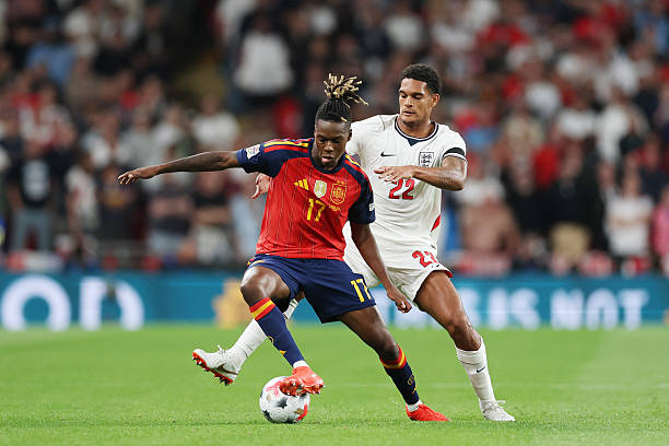 Nico Williams - 6/10 Williams thi đấu dạt bi&ecirc;n tốt v&agrave; k&eacute;o gi&atilde;n h&agrave;ng thủ đối phương nhưng lại thiếu chuẩn x&aacute;c ở những đường chuyền quyết định. Anh cũng mắc sai lầm tai hại ngay trước v&ograve;ng cấm ĐT Anh, dẫn trực tiếp đến pha phản c&ocirc;ng nhanh gi&uacute;p Anthony Gordon ghi b&agrave;n gỡ h&ograve;a. Anh rời s&acirc;n ở ph&uacute;t 55 trong một phần điều chỉnh chiến thuật gi&uacute;p T&acirc;y Ban Nha &aacute;p đảo trong hiệp hai.