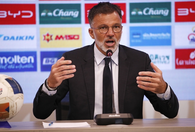 Th&aacute;i Lan gia hạn với HLV Anthony Hudson. Ảnh: EPA