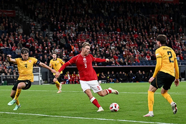 Ảnh bài viết Ben Davies phản lưới, Xứ Wales gục ngã trước Đan Mạch