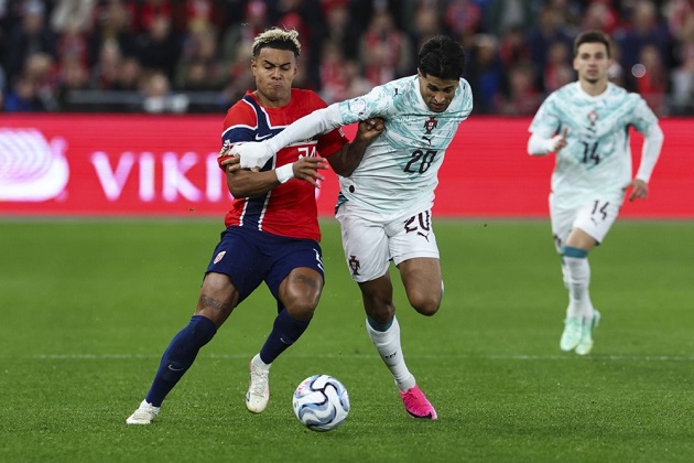 Joao Cancelo (6/10): Tập trung ph&ograve;ng ngự nhiều hơn thường lệ, duy tr&igrave; vị tr&iacute; tốt d&ugrave; gặp kh&ocirc;ng &iacute;t kh&oacute; khăn trước c&aacute;c đợt l&ecirc;n b&oacute;ng bi&ecirc;n của Na Uy.