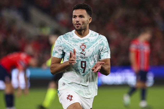 Goncalo Ramos (7/10): Tỏa s&aacute;ng đ&uacute;ng l&uacute;c với b&agrave;n thắng ấn định tỷ số 2-1 chỉ 3 ph&uacute;t sau khi đội nh&agrave; bị gỡ h&ograve;a, tận dụng cơ hội cực tốt.