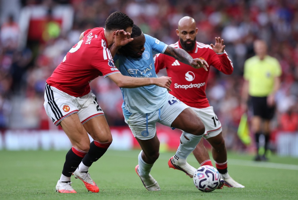 Ảnh bài viết Fan MU chia rẽ về việc nhận lại cúp nếu Man City bị tước