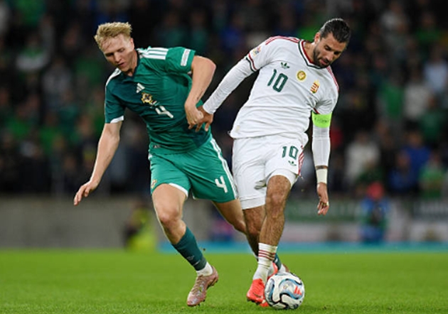 Ảnh bài viết Xà ngang cứu nguy, Hungary hòa nhạt nhòa Bắc Ireland
