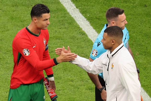 Ảnh bài viết Mbappe xướng tên 4 huyền thoại vĩ đại nhất lịch sử