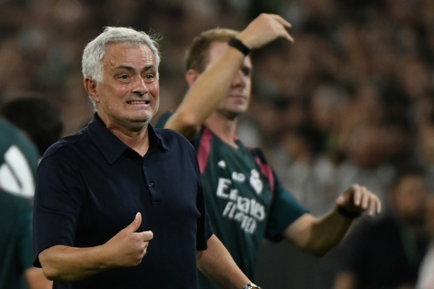 Ảnh bài viết Mourinho hy sinh ghế nóng Bồ Đào Nha để cứu Real Madrid