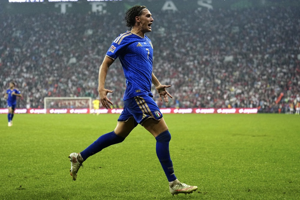 Pio Esposito - 9/10.&nbsp;Esposito l&agrave; cầu thủ nổi bật nhất tr&ecirc;n h&agrave;ng c&ocirc;ng Italy. Anh kiến tạo cho Kayode ghi b&agrave;n ở ph&uacute;t 27, trước khi tự m&igrave;nh lập c&ocirc;ng ở ph&uacute;t 50 để dập tắt ho&agrave;n to&agrave;n hy vọng ngược d&ograve;ng của đối thủ. Ảnh: EPA.