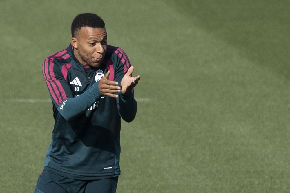 Mbappe dự kiến sẽ g&oacute;p mặt ở trận đại chiến với Barca. Ảnh:EPA/SERGIO PEREZ.