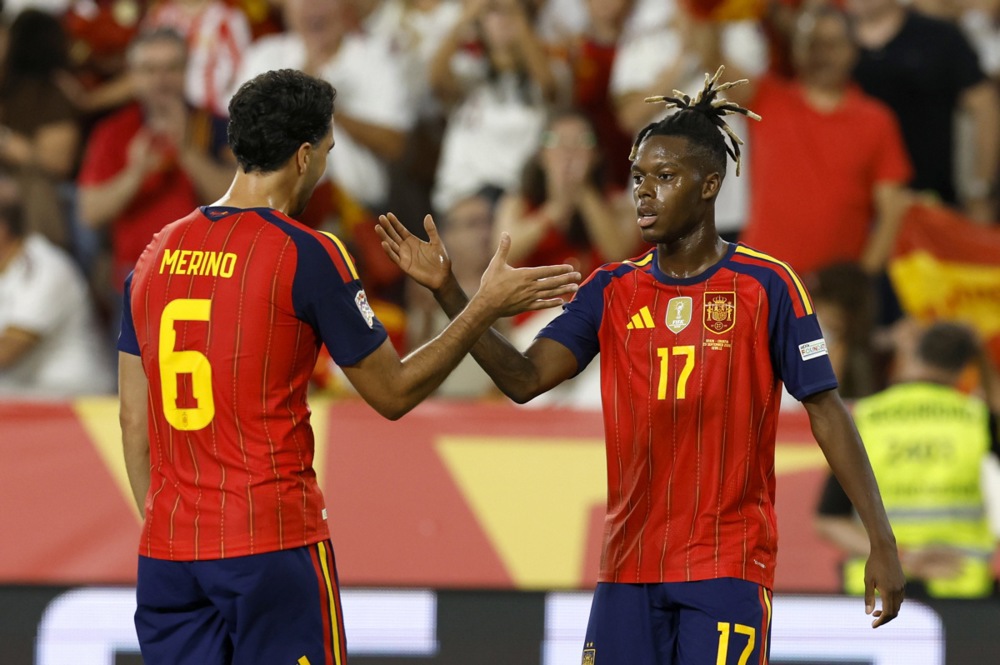 La Roja sở hữu chiều s&acirc;u nh&acirc;n sự l&yacute; tưởng. Ảnh: EPA.