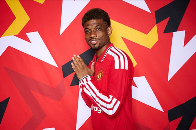 Amad Diallo sẵn s&agrave;ng trở lại đội h&igrave;nh MU trận đấu Tottenham. Ảnh:
