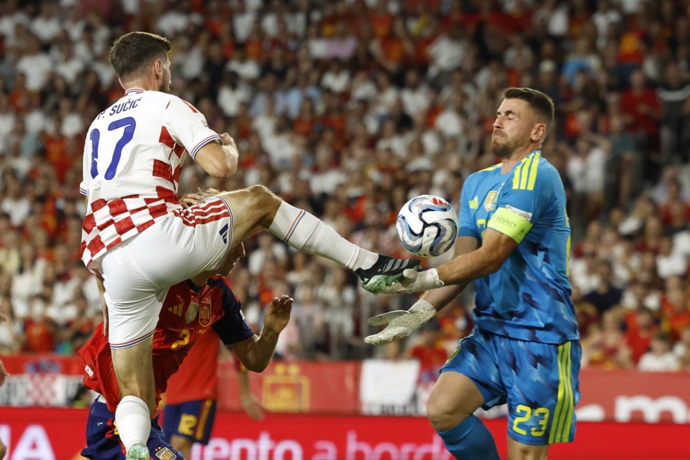 Unai Simon &ndash; 6/10. Simon c&oacute; một buổi tối tương đối nh&agrave;n nh&atilde; khi Croatia chỉ c&oacute; 2 c&uacute; s&uacute;t tr&uacute;ng đ&iacute;ch. Ảnh: EPA.