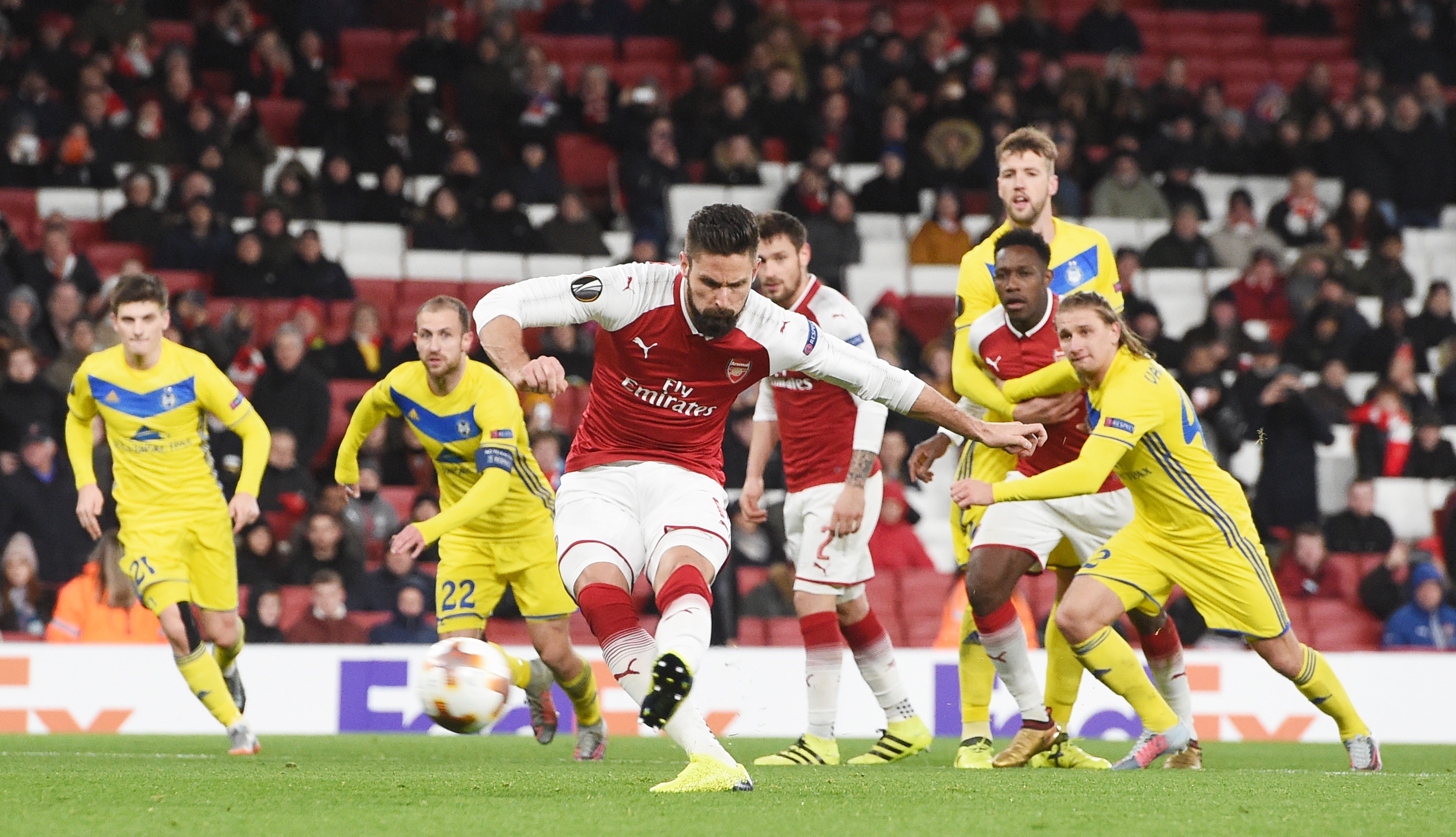 Wenger đưa Giroud đến Arsenal sau mùa giải bùng nổ. (Ảnh: EPA Images)