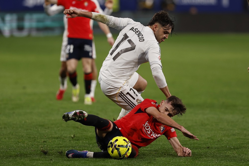 Asencio đã kiên quyết bám trụ lại Bernabeu đến cùng. Ảnh: EPA IMAGES.