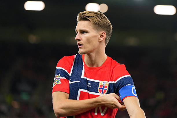 Chấn thương của Martin Odegaard không quá nghiêm trọng. Ảnh: Marius Nordnes/Getty Images