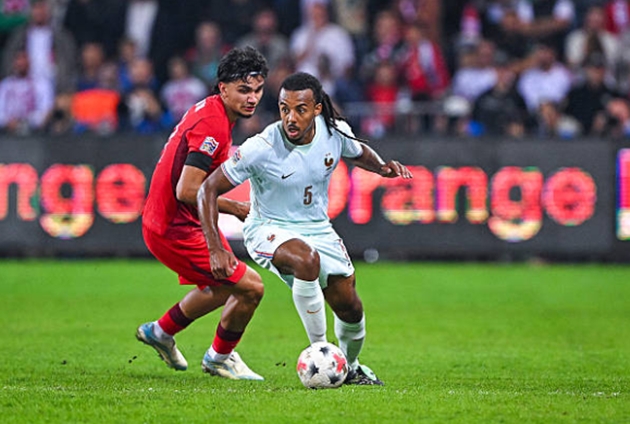 Jules Kounde phù hợp với Man United? Ảnh: Baptiste Fernandez/Icon Sport qua Getty Images