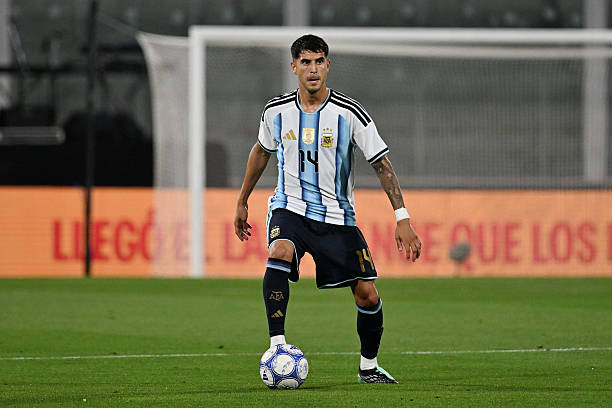 Exequiel Palacios - 7 điểm: Đóng vai trò tổ chức ở tuyến giữa với nhiều đường chuyền dài sắc bén, nổi bật là tình huống châm ngòi cho bàn thắng của Lautaro Martinez và pha kiến tạo giúp Nico Paz lập công. Ảnh: Luciano Bisbal/Getty Images.