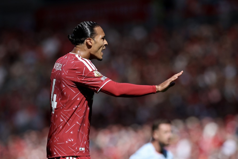 Liverpool cần phải đặc biệt cẩn trọng với Van Dijk. Ảnh: EPA IMAGES.
