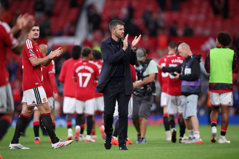 Michael Carrick được cho vẫn an to&agrave;n d&ugrave; Man Utd c&oacute; khởi đầu thất vọng ở m&ugrave;a giải hiện tại. Ảnh: EPA/Adam Vaughan.