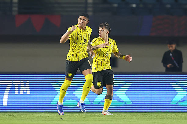 Bergson (số 9) lập hat-trick cho Malaysia. Ảnh: Pakawich Damrongkiattisak - FIFA / Getty Images.