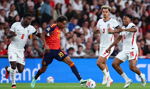Ảnh bài viết Nico O'Reilly của Man City rời tuyển Anh vì chấn thương