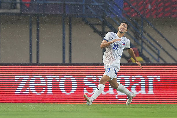Bjorn Kristensen lập c&uacute; đ&uacute;p cho Philippines. Ảnh: Pakawich Damrongkiattisak - FIFA / Getty Images.
