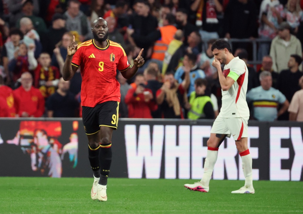 Lukaku cũng g&acirc;y ấn tượng với b&agrave;n thắng ấn định tỷ số 3-0. Ảnh: EPA.