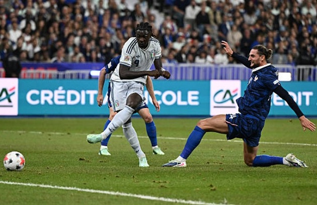 Moise Kean - 6/10: Thi đấu c&agrave;n lướt, t&igrave; đ&egrave; l&agrave;m tường tốt suốt 90 ph&uacute;t để giải tỏa &aacute;p lực cho h&agrave;ng thủ d&ugrave; kh&ocirc;ng c&oacute; cơ hội dứt điểm. Ảnh: Image Photo Agency/Getty Images.